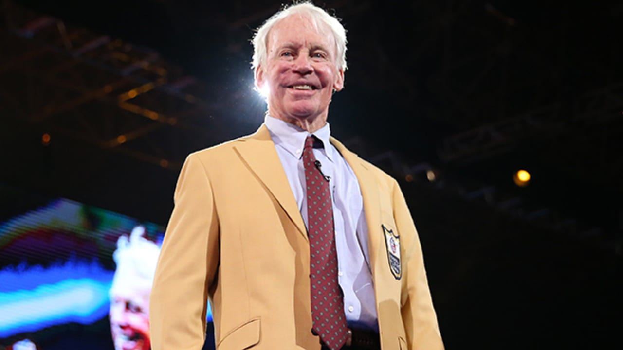 Bobby Beathard Accepts His Hall Of Fame Gold Jacket