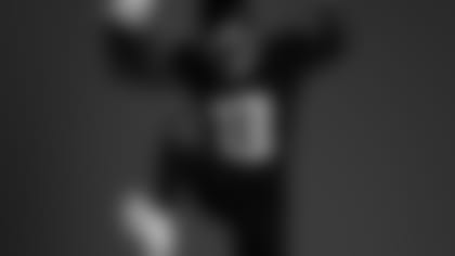 亚特兰大手机买球队的外接手克里斯蒂安·布莱克#13在花科的CW戴维斯中学2021年AF创意日期间摆姿势拍照, 乔治亚州, 周二, 6月8日, 2021. (摄影:达科塔·威廉姆斯/亚特兰大手机买球队)