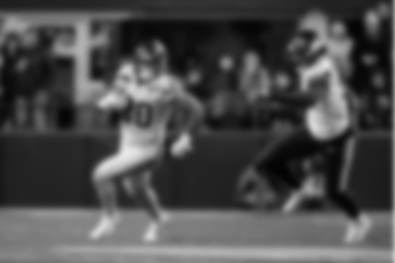 Seahawks running back Rashaad Penny reversed field and gained 17 yards on this play.