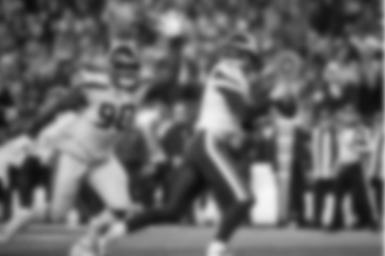 Seahawks defensive lineman Jarran Reed chases Vikings quarterback Kirk Cousins out of the pocket.
