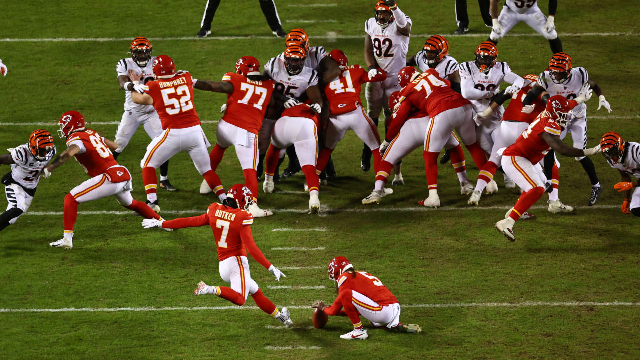 Kicker Harrison Butker Drills His SIXTH Field Goal To Extend The Kansas