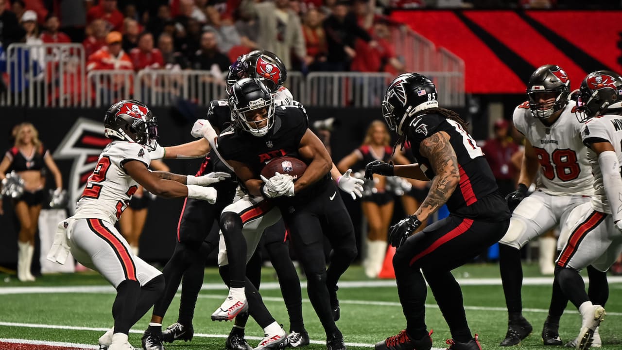 Bijan Robinson Finds A Gap To Cap Falcons Fourth Quarter Drive With 3