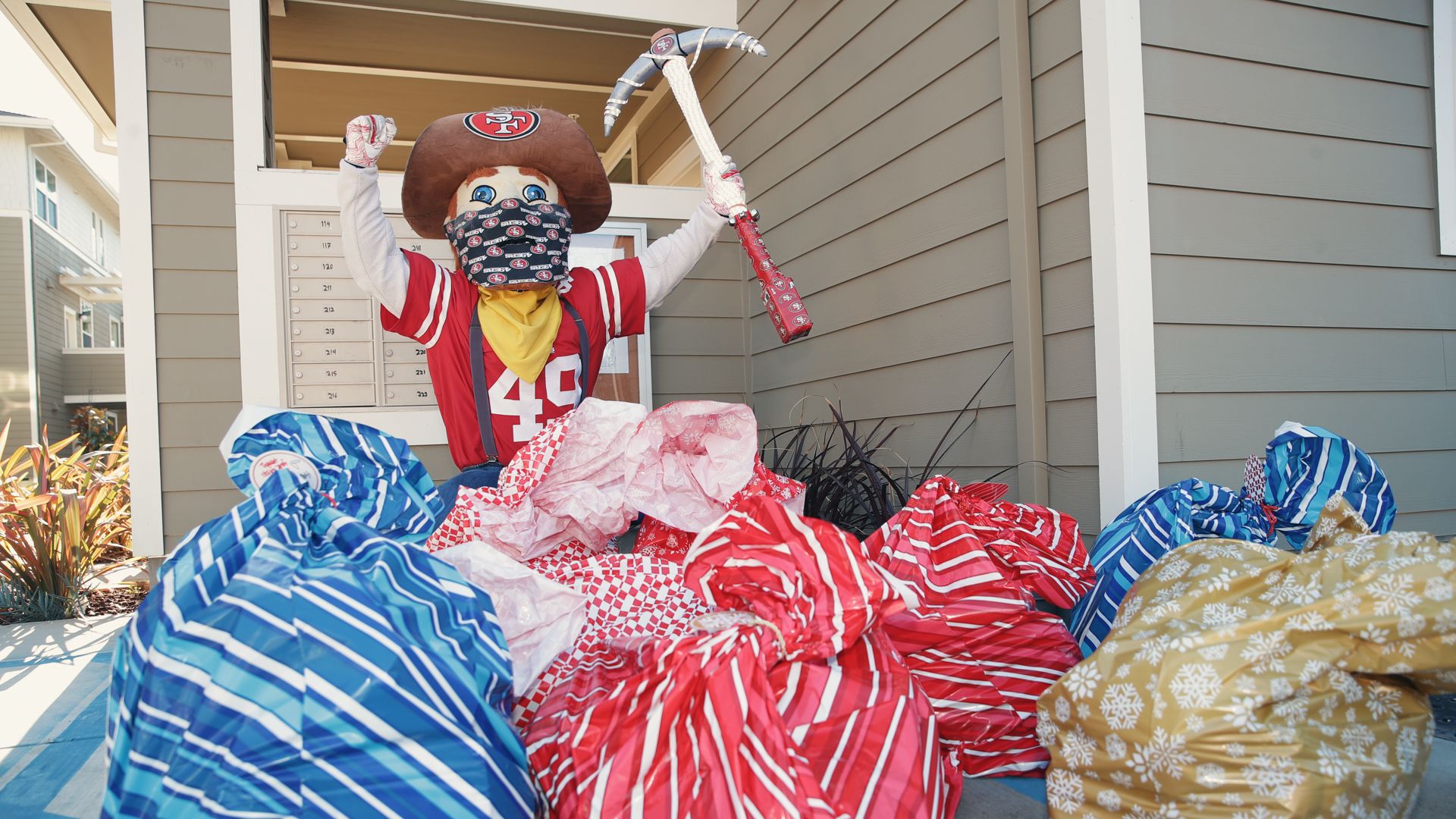 49ers Welcome Habitat for Humanity Families Home for the Holidays
