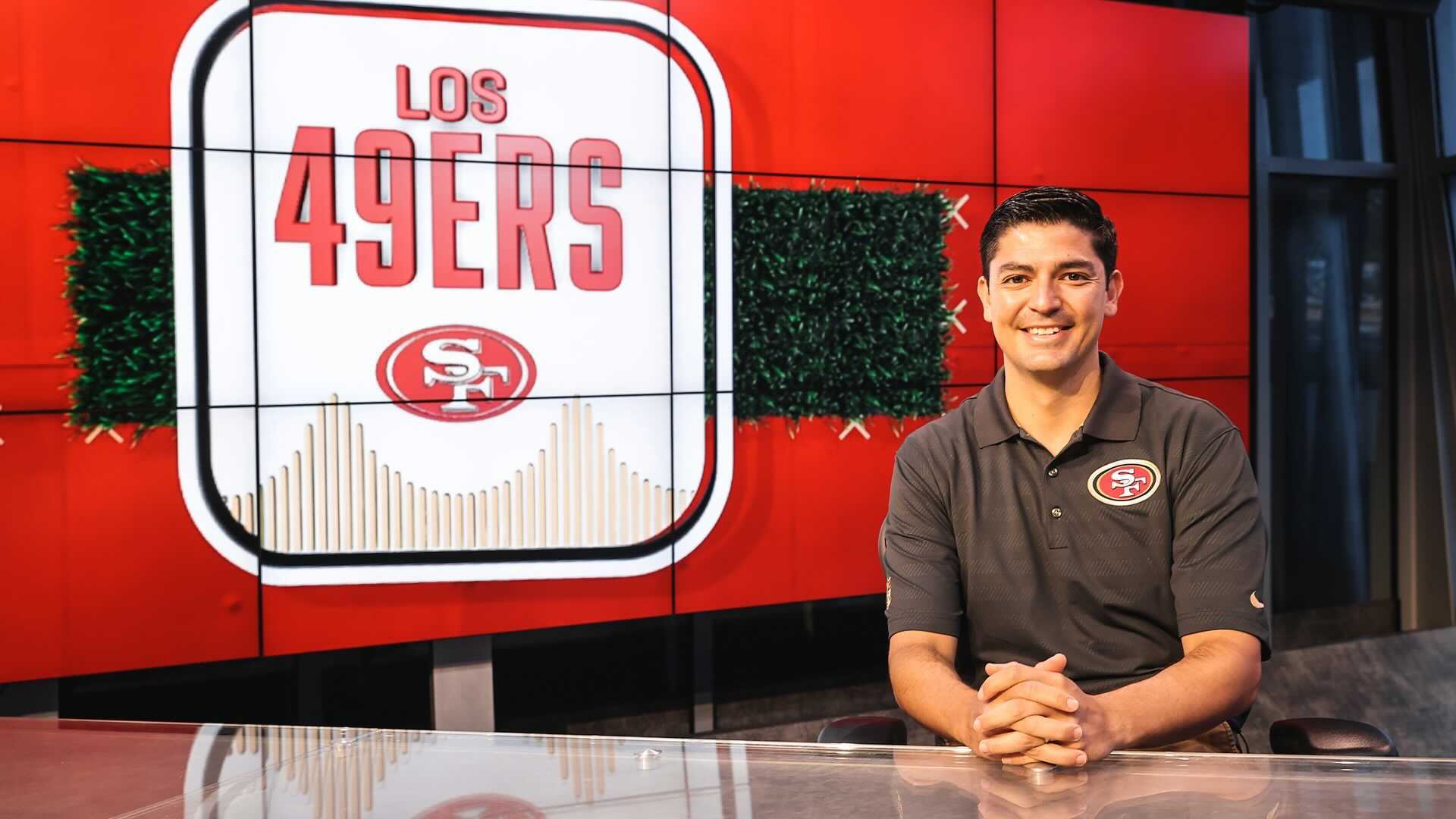 Who are the 49ers-Giants football game announcers for today on Fox