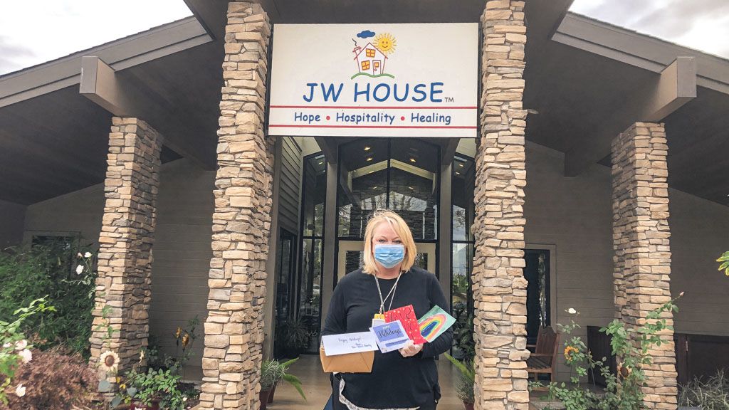 49ers Provide Warm Meals and Holiday Cards for JW House Dinner Pickup Program