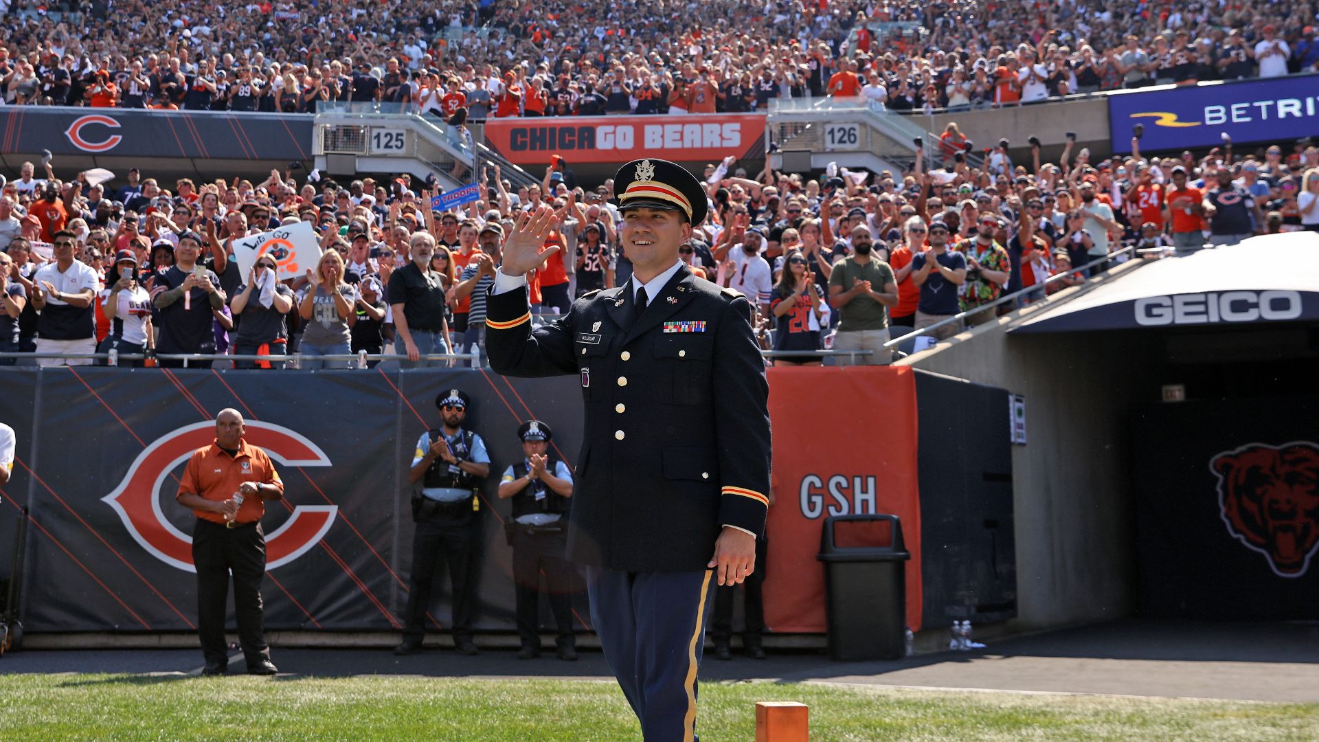 Military service members honored during Chicago bears game…