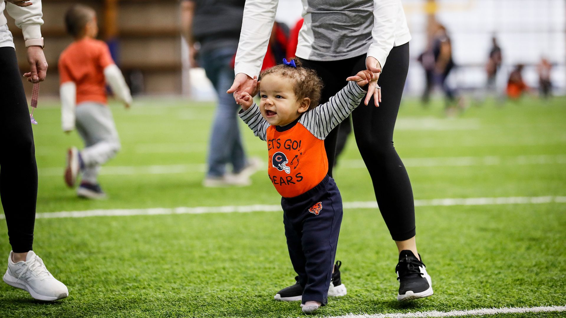 Bears host 2nd annual Baby Bear Crawl race during training camp