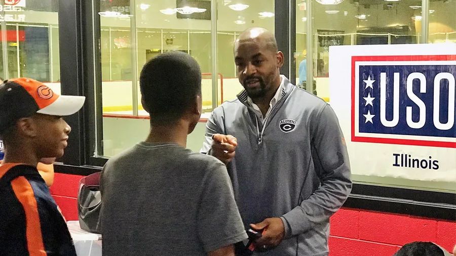 USO Military Youth Program: Snack 'n Snaps in partnership with the Chicago  Bears • USO Illinois