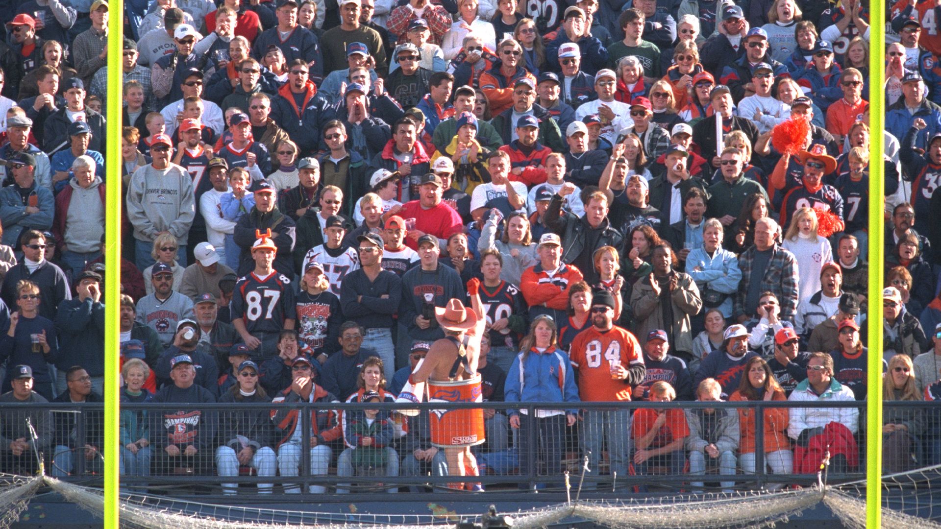 Sweetness had the headband. Jordan the calf sleeve. Trubisky the arm sleeve.  It's all coming together now. : r/CHIBears