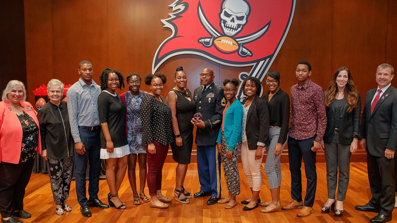 DVIDS - Images - NFL Tampa Bay Buccaneers Salute Service Members [Image 8  of 8]