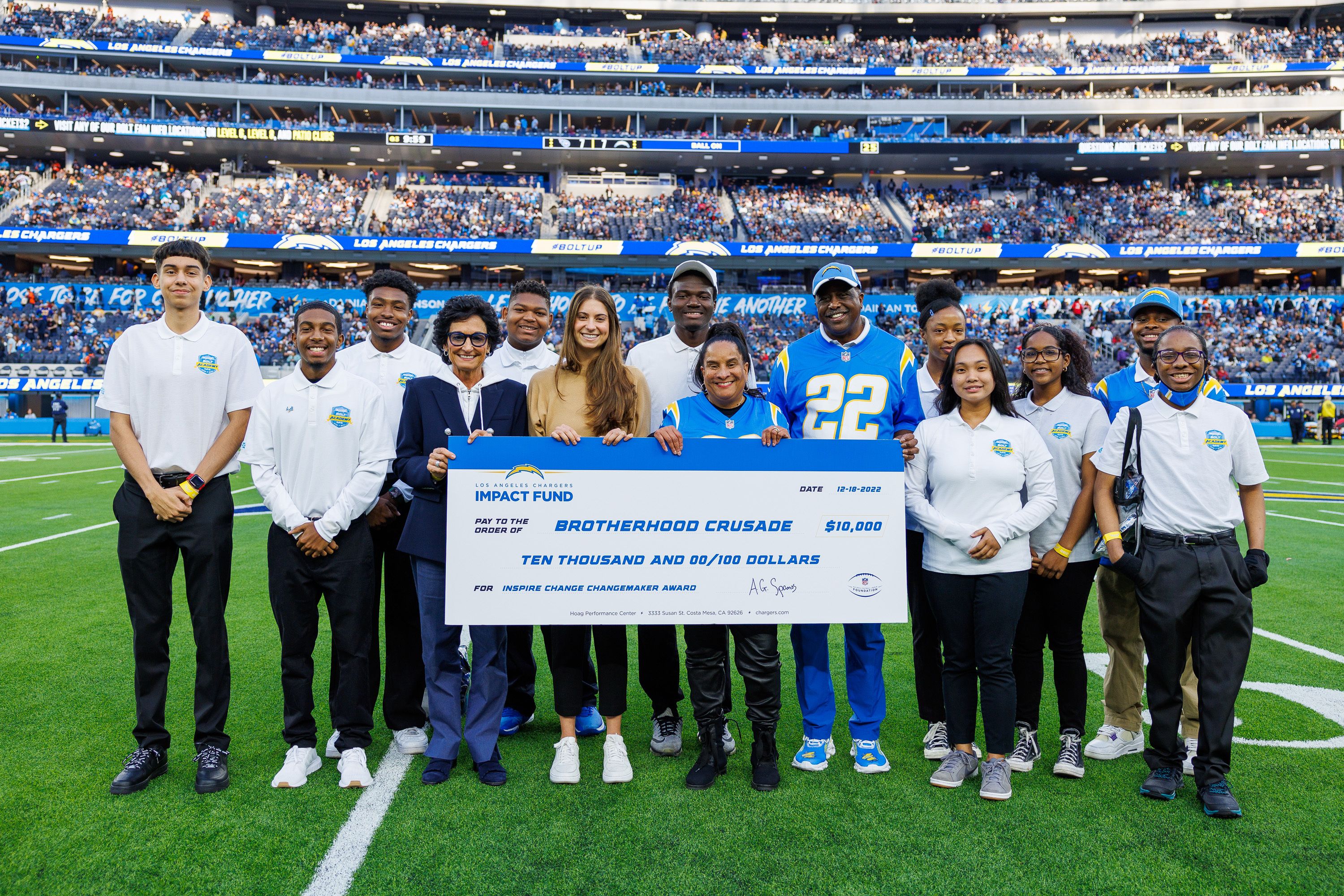 The Los Angeles Chargers play the Tennessee Titans on Sunday, December 18, 2022 at SoFi Stadium in Inglewood, CA.
[FINAL SCORE: LAC 17 - TEN 14]