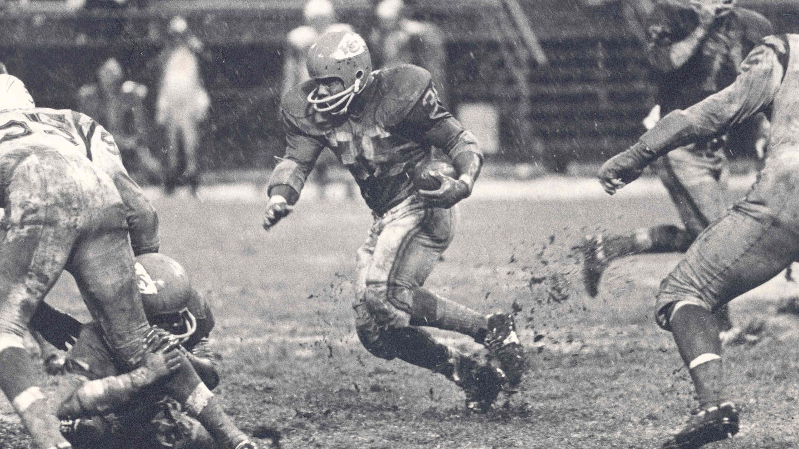 Mack-Lee-Hill-action