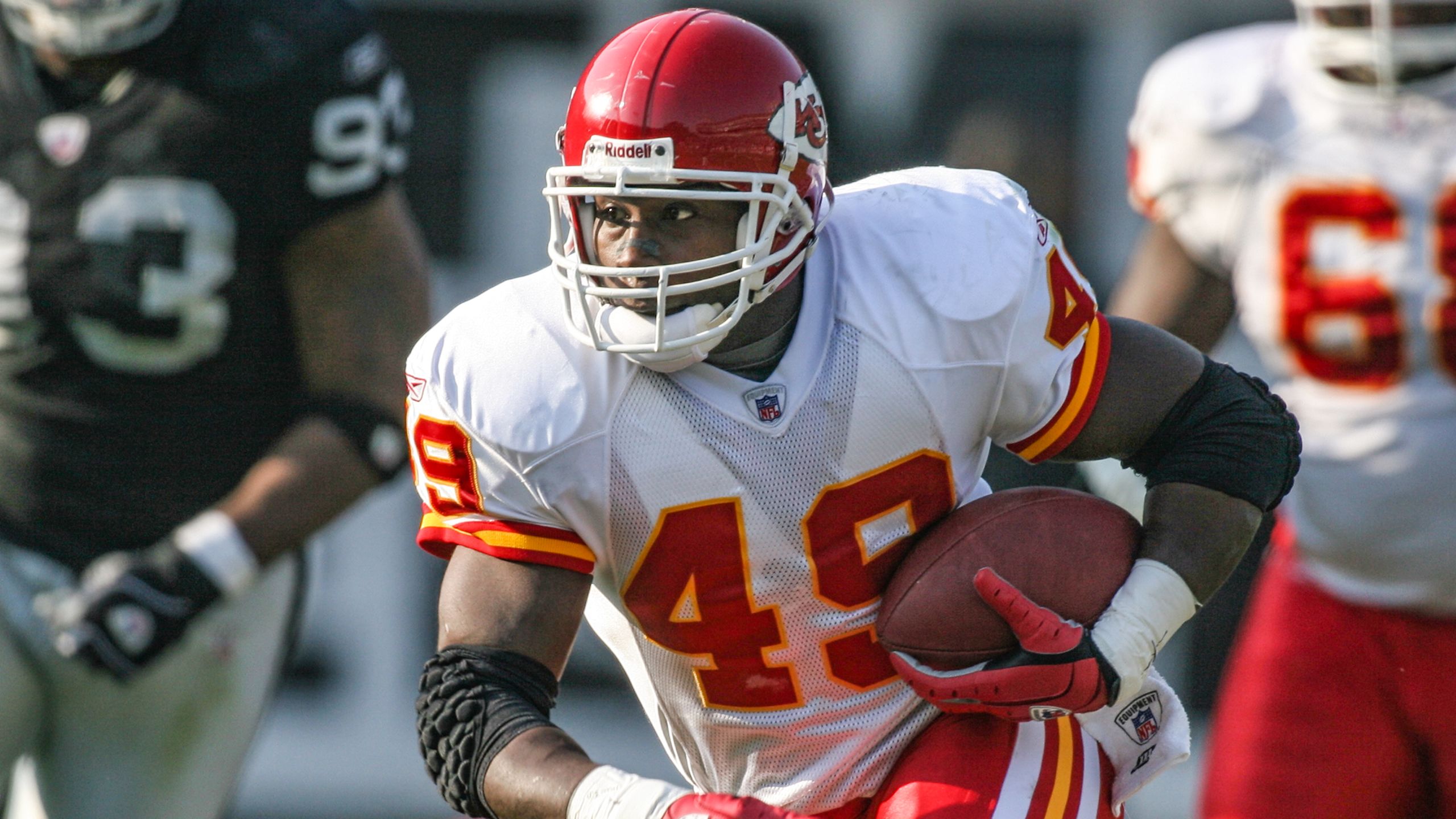 Kansas City Chiefs Otis Taylor in action, rushing vs Green Bay