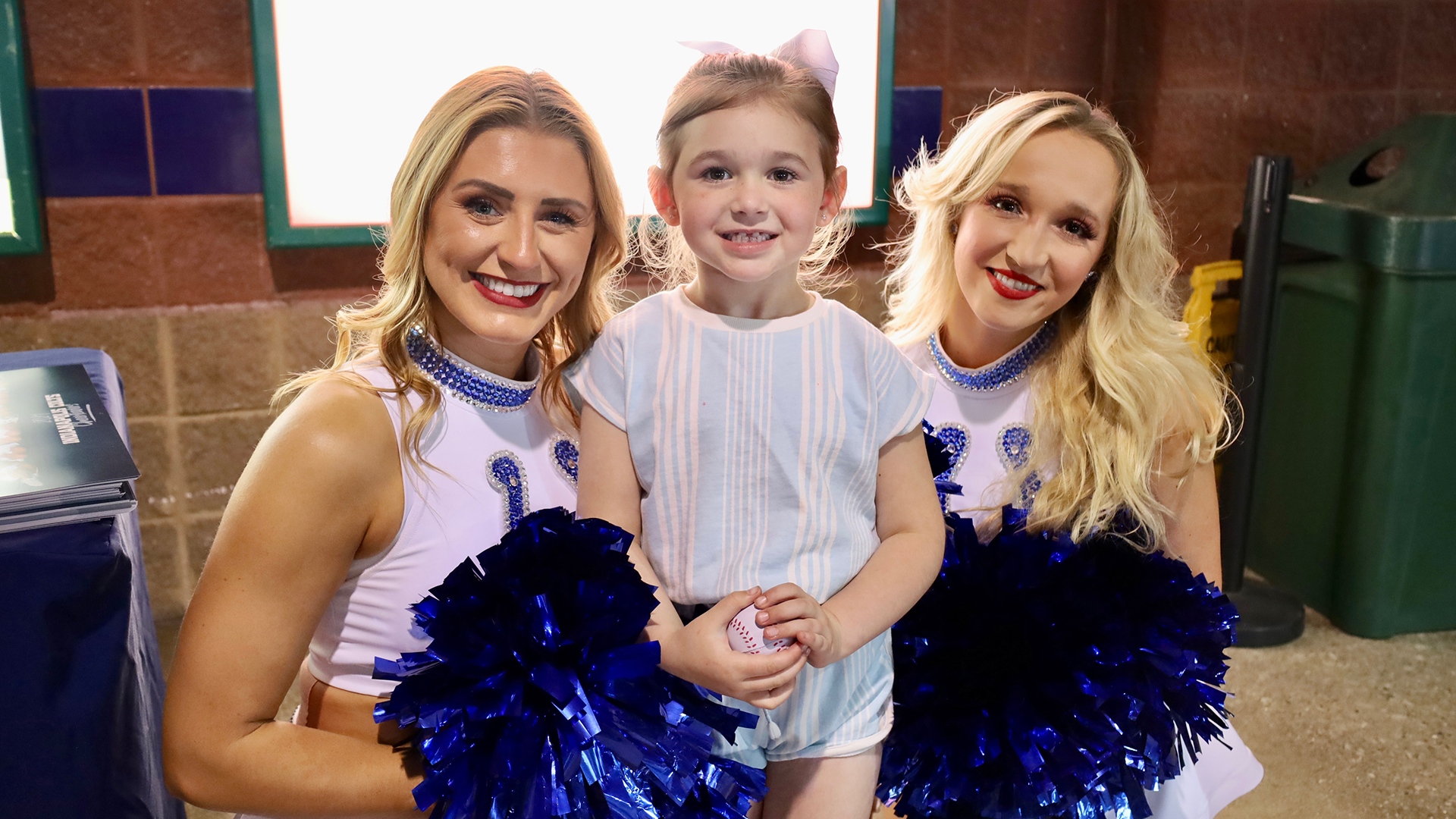 OPTION 1 - Photos and Autographs Appearances