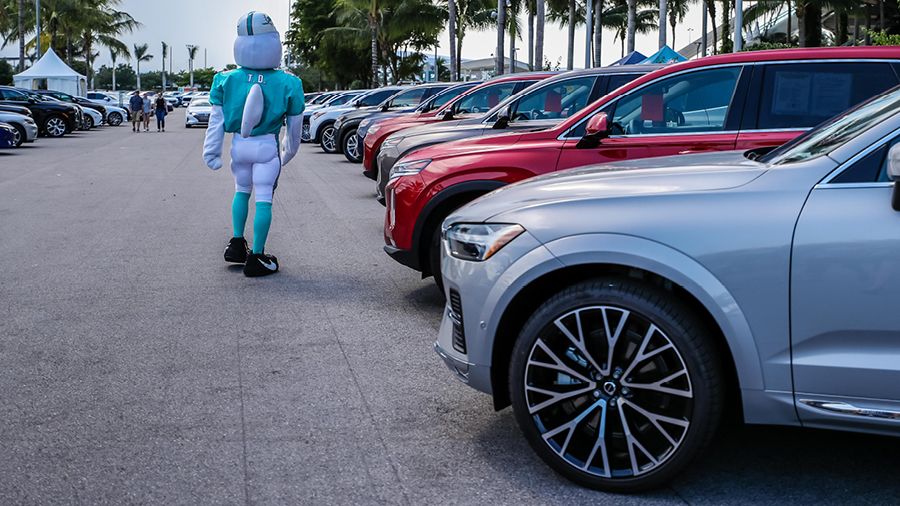 Miami Dolphins - Reserve your parking spot at Hard Rock Stadium to save  time and money tomorrow! Advanced parking closes at 11:59 PM ET tonight! 