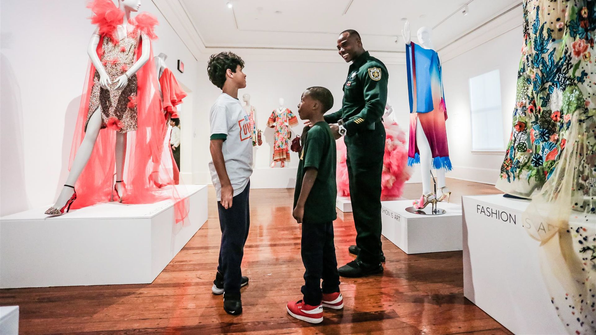 Miami Dolphins Rookies Collaborate with FOOTBALL UNITES™ Bigs in Blue for Dolphins  Kids Cook-off presented by Publix - Big Brothers Big Sisters Miami