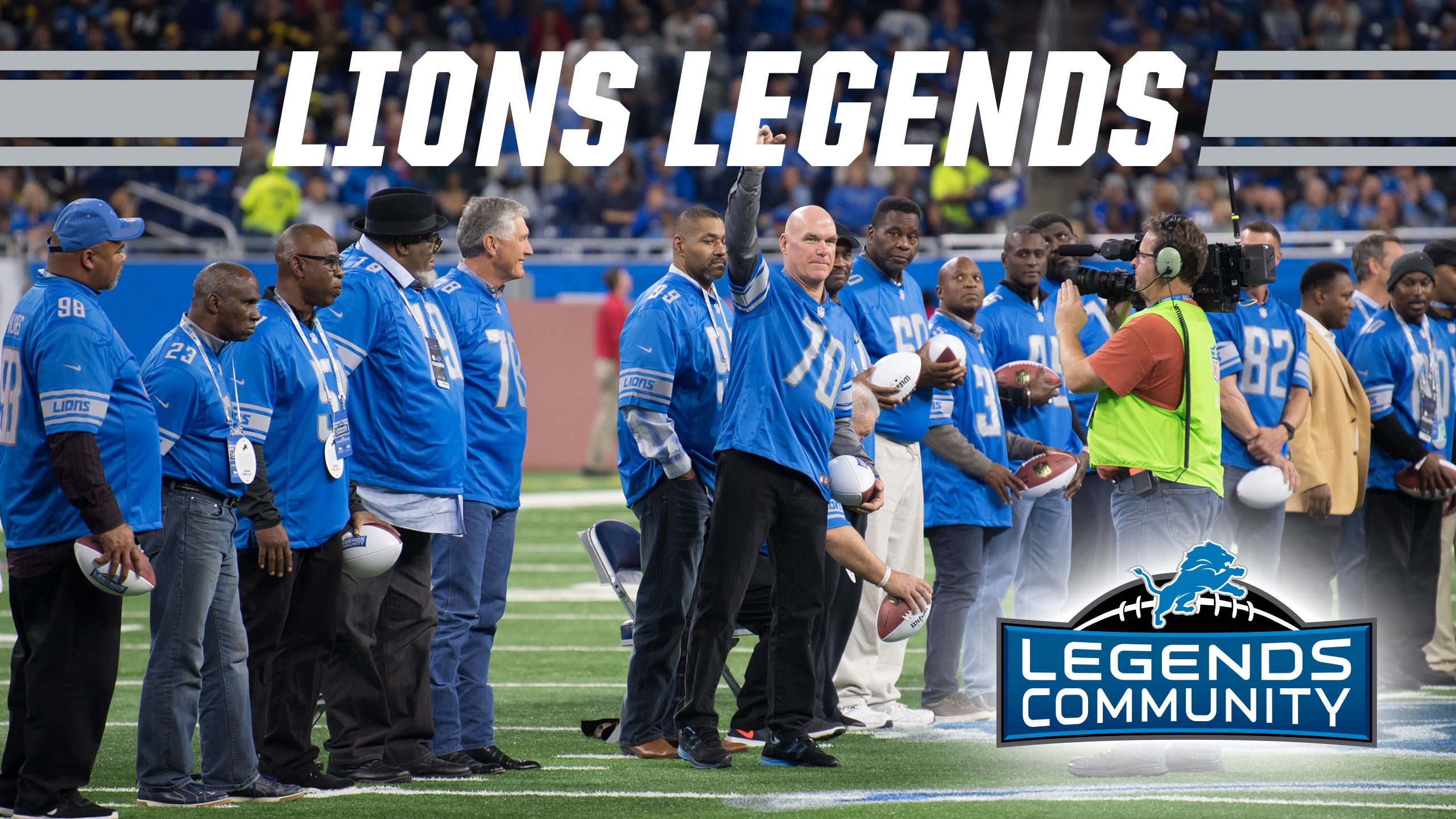 Arizona Cardinals defensive tackle Roy Lopez pauses on the sideline during the second half of an NFL football game against the Chicago Bears Sunday, Nov. 3, 2024, in Glendale, Ariz. The Cardinals won 29-9. (AP Photo/Ross D. Franklin)