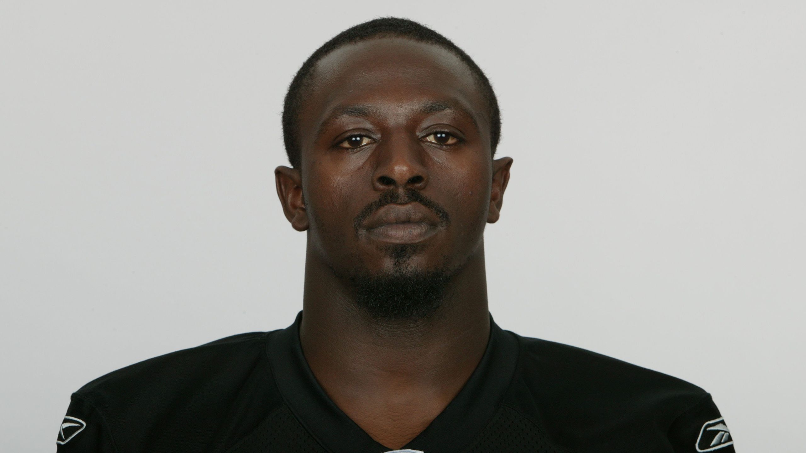 Linebacker Derrick Burgess of the Oakland Raiders stands with News Photo  - Getty Images