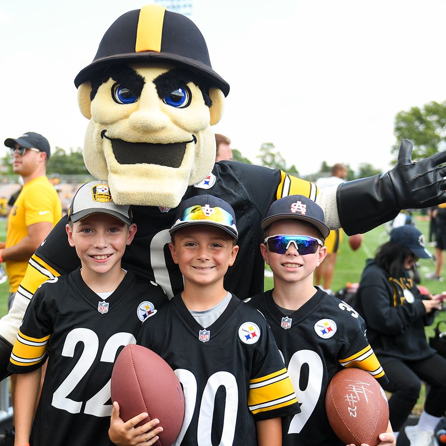 Steelers training camp: Live coverage, best plays, notes from 2023 Friday  Night Lights practice - Behind the Steel Curtain