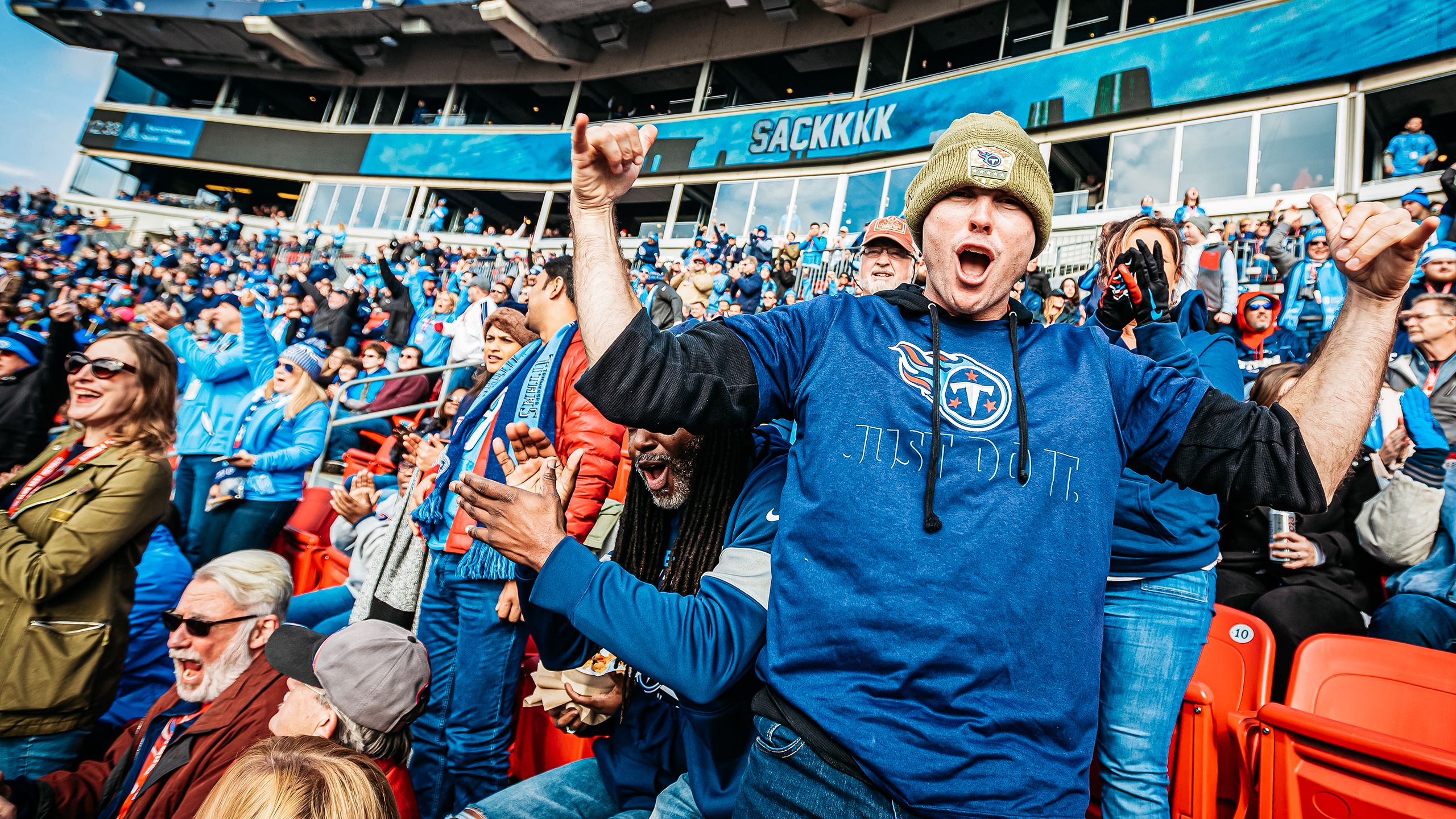 Tennessee Titan's Are Calling Fans To Wear Blue For This Sunday's Game -  Narcity