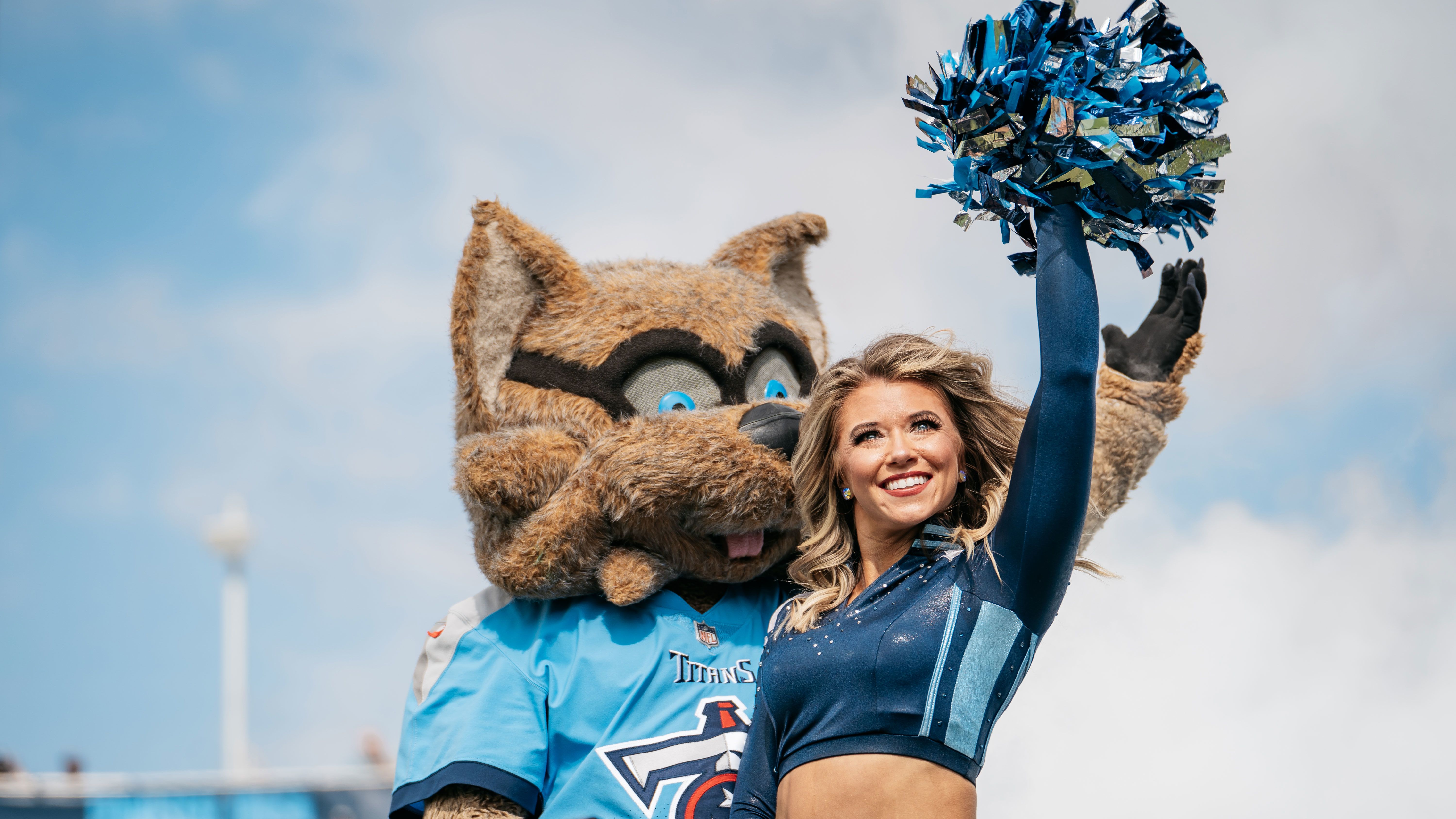 Tennessee Titans Cheerleaders & T-Rac