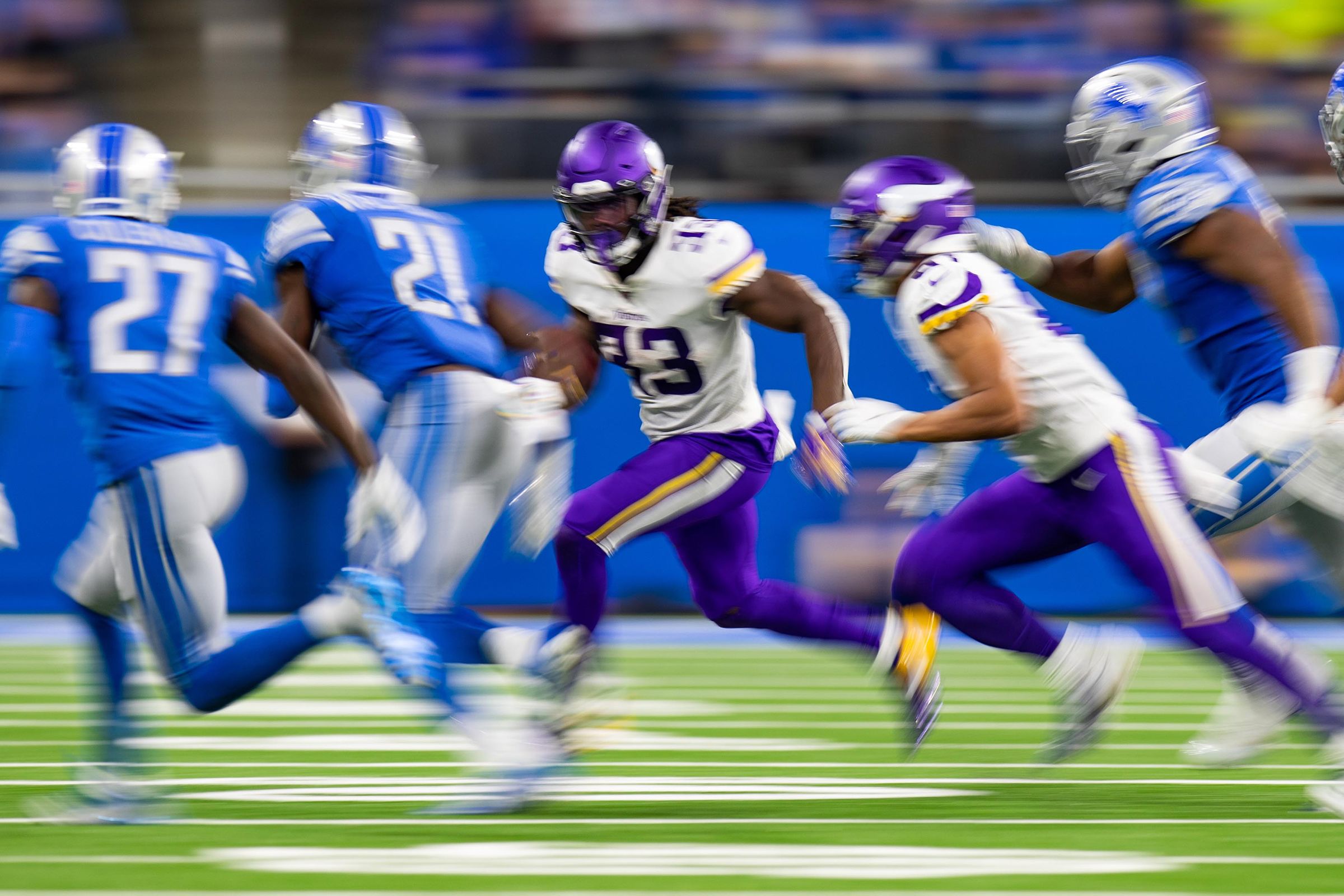 Download Minnesota Vikings defense swarms on the opposing team's  quarterback Wallpaper