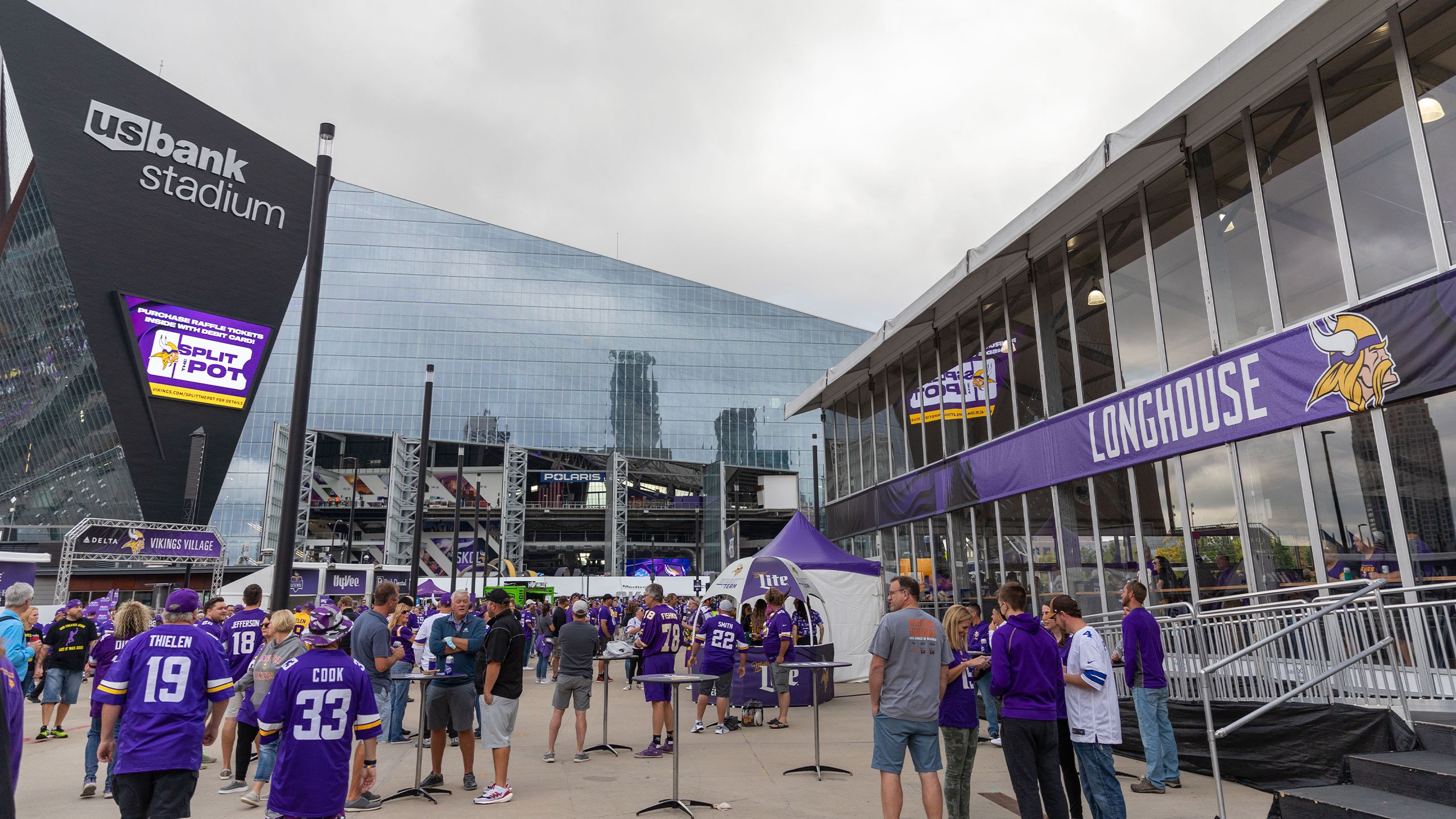 Experiencing the Outdoors Inside the New Minnesota Vikings Stadium