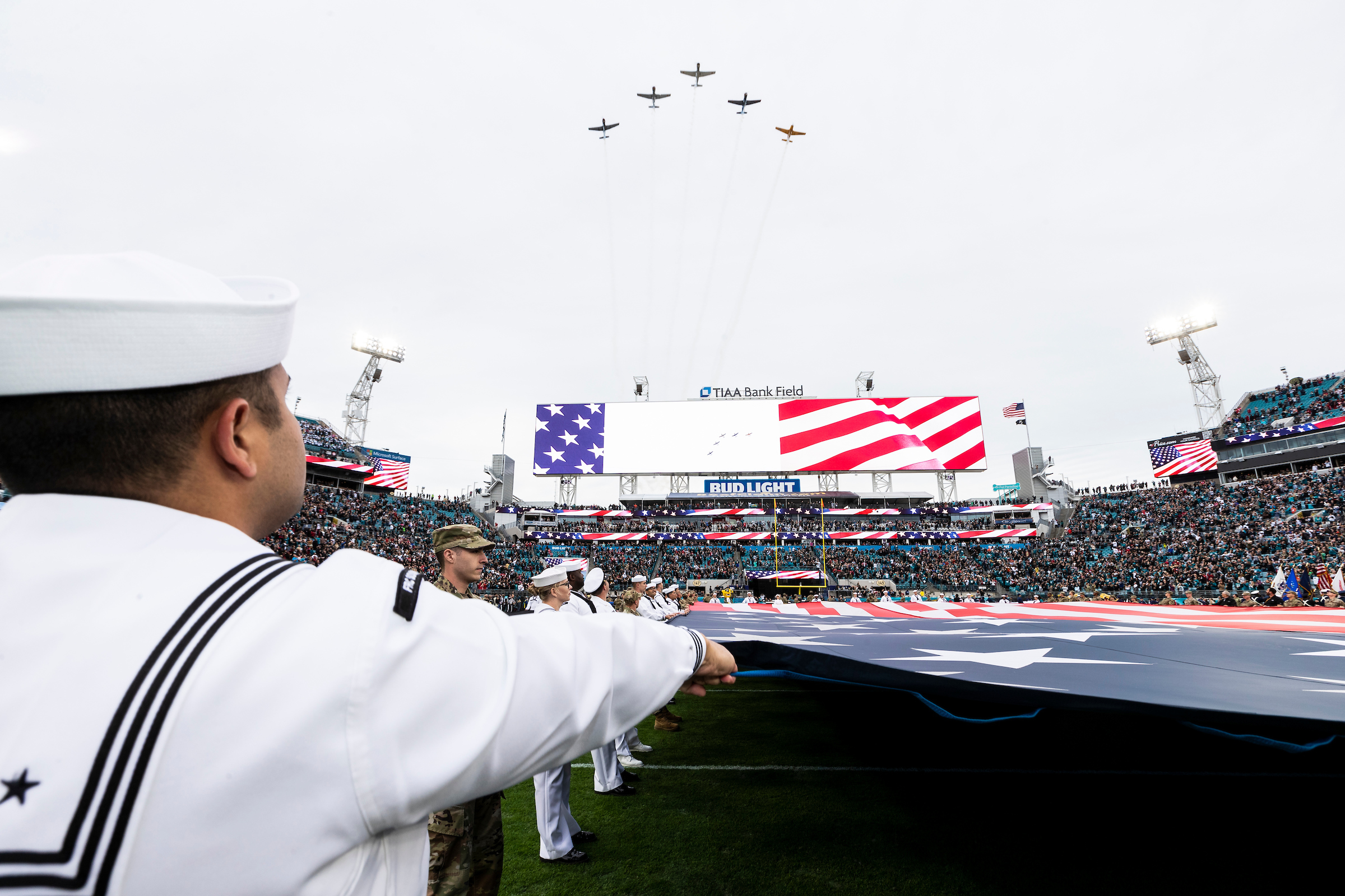 Jacksonville Jaguars - Yesterday, we opened the Navy Mutual Military  Express Lane, allowing former and current military servicemembers, and  their families, a quicker entrance into the stadium by simply showing their  military