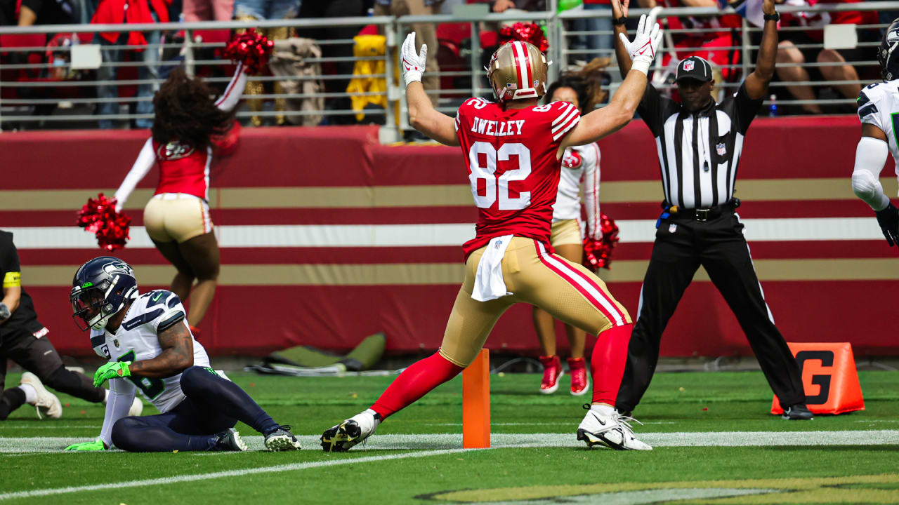 SANTA CLARA, CA - OCTOBER 18: San Francisco 49ers Tight End Ross Dwelley (82)  rests during warmup