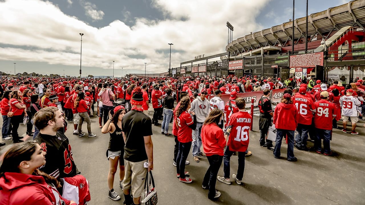 San Francisco 49ers Fans: A Legacy of Passion in 49ers Country -  Ticketmaster Blog