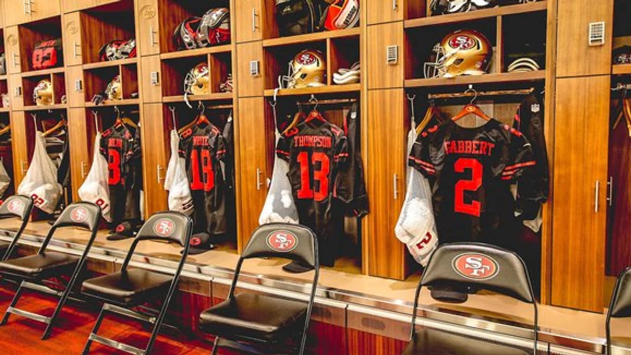 Inside The 49ers Locker Room Before Cardinals Game