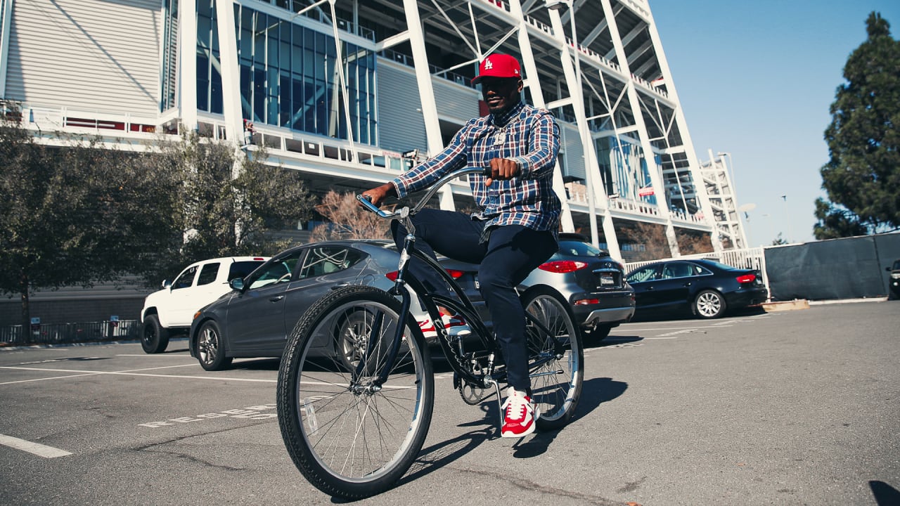 Deebo Samuel Goes Viral For Pregame Outfit