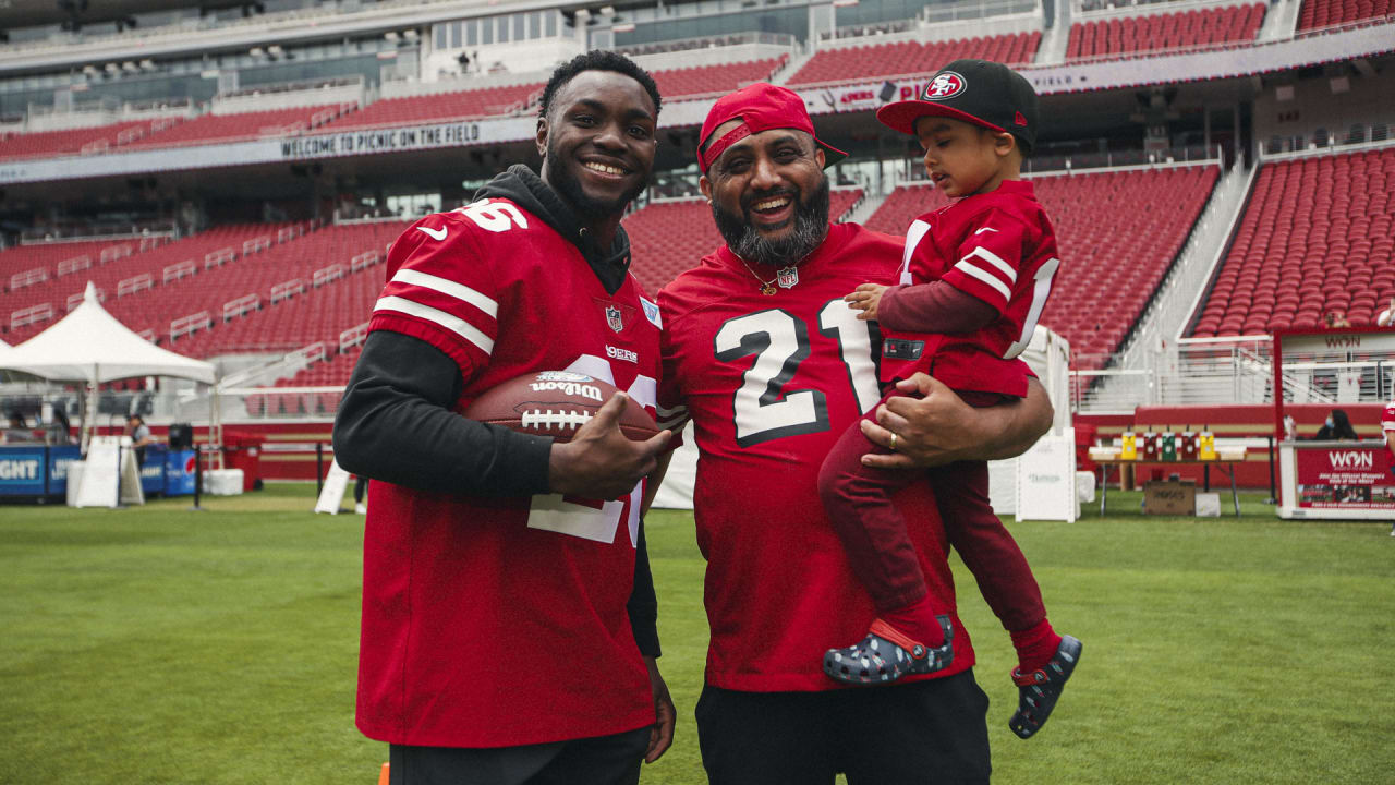 49ers Picnic On the Field