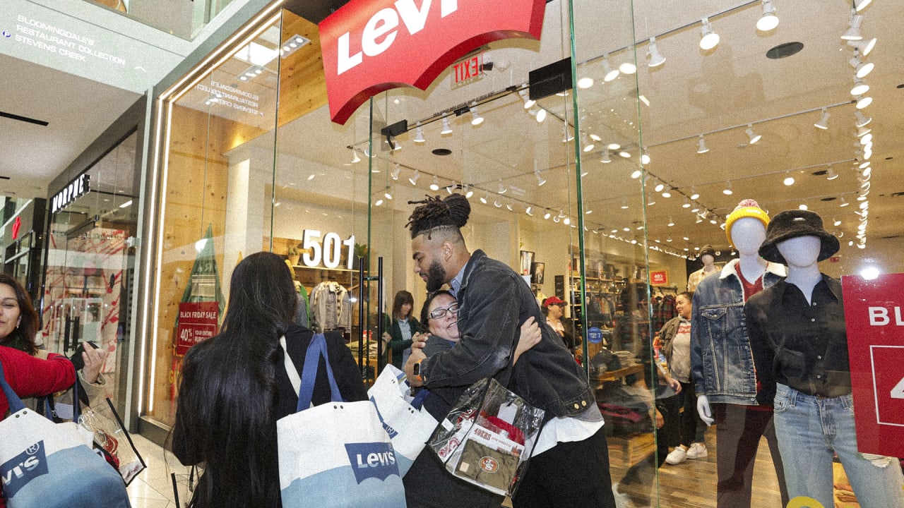 49ers Players Host 15 Students from SPAAT for a Holiday Blitz Shopping Event