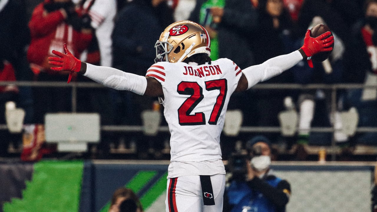 San Francisco 49ers cornerback Dontae Johnson (27) lines up during