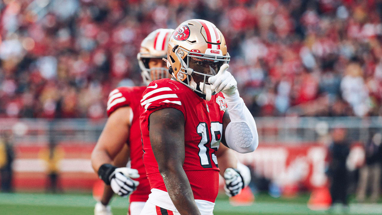 San Francisco 49ers wide receiver Deebo Samuel takes a tunnel screen for a  30-yard gain on third down