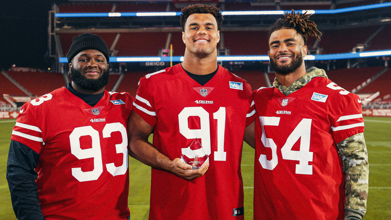 Arik Armstead Named 49ers Walter Payton Man of the Year for Second Time in  Career