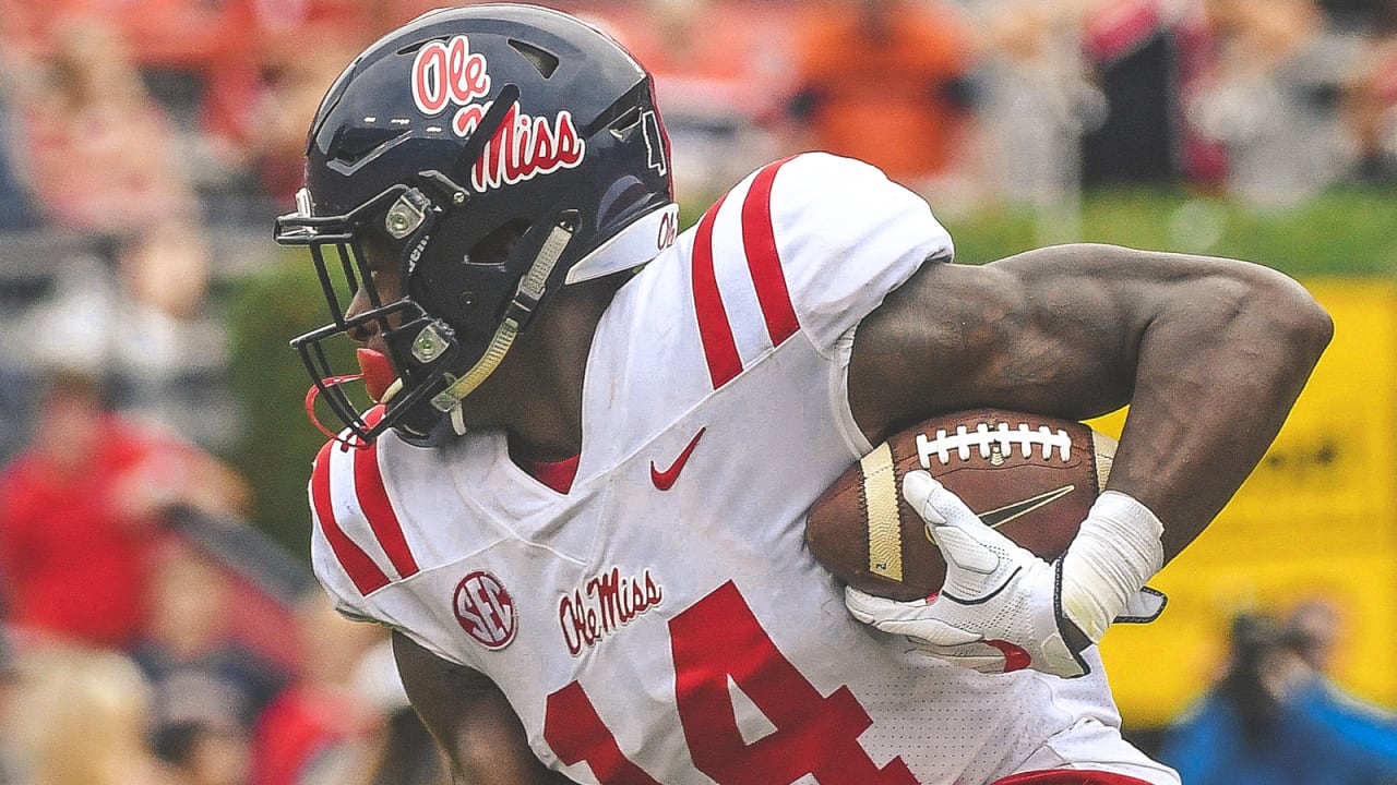 Ole Miss wide recever D.K. Metcalf puts up 27 REPS on bench press