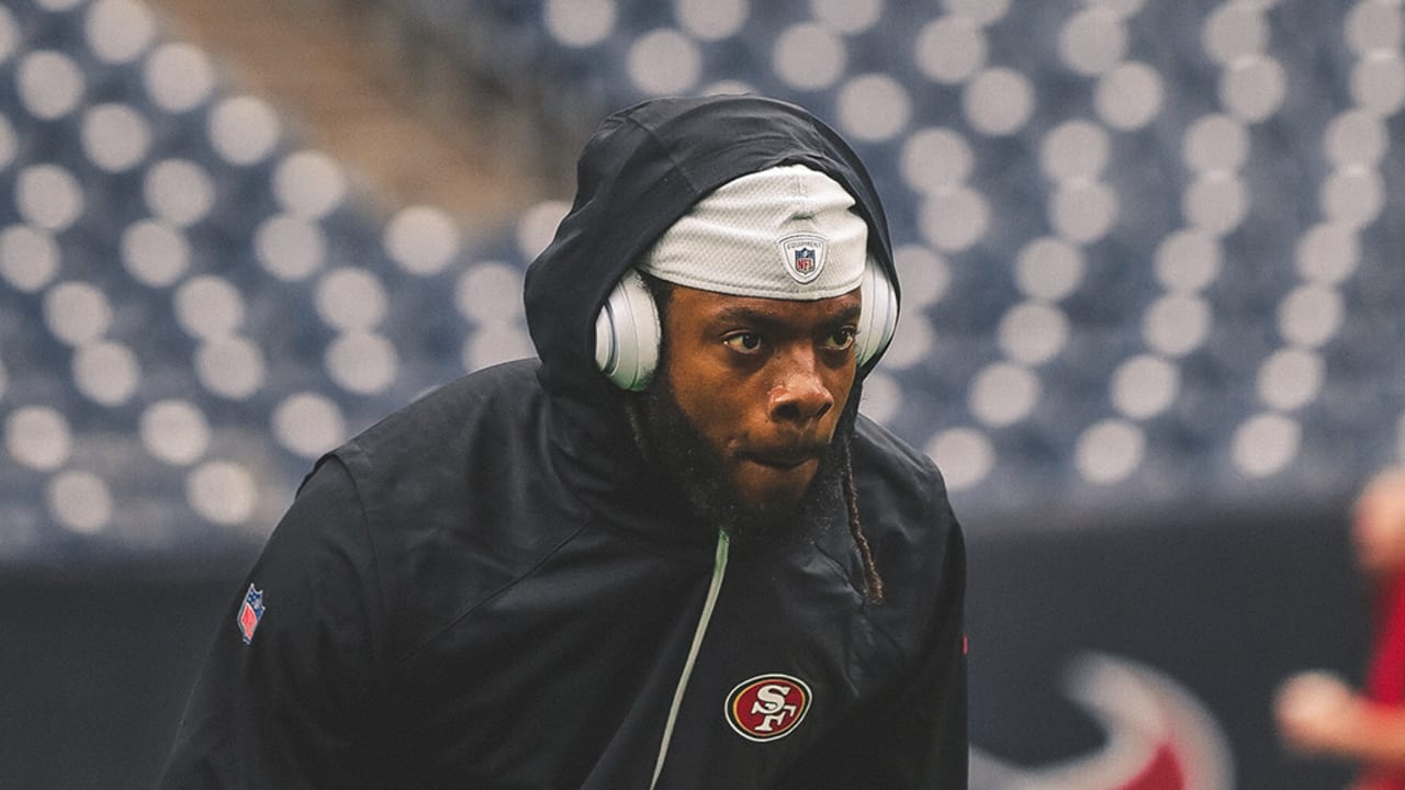 HOUSTON, TX - AUGUST 25: San Francisco 49ers wide receiver Deebo Samuel  (19) chats with  TNF commentator and former NFL cornerback Richard  Sherman during the NFL game between the San Francisco