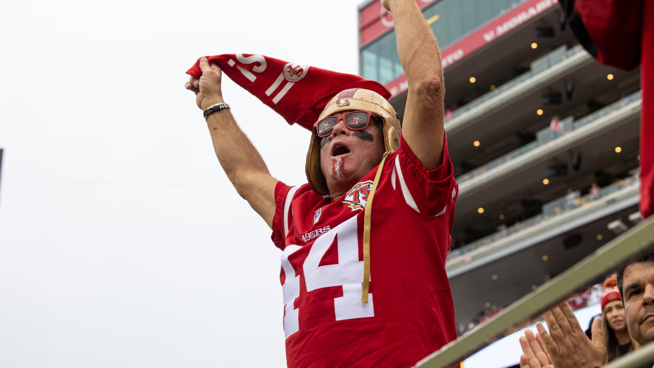 It's #gameday Faithful! The @49ers are finally back home at Levi's Stadium  for a Thursday Night Football showdown against the @nygiants.…