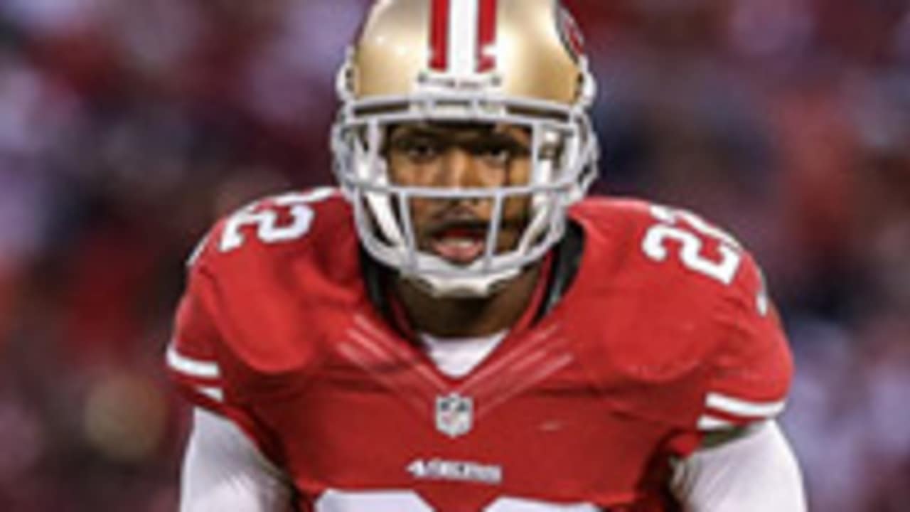 Raiders sign former 49ers CB Carlos Rogers to one-year deal 