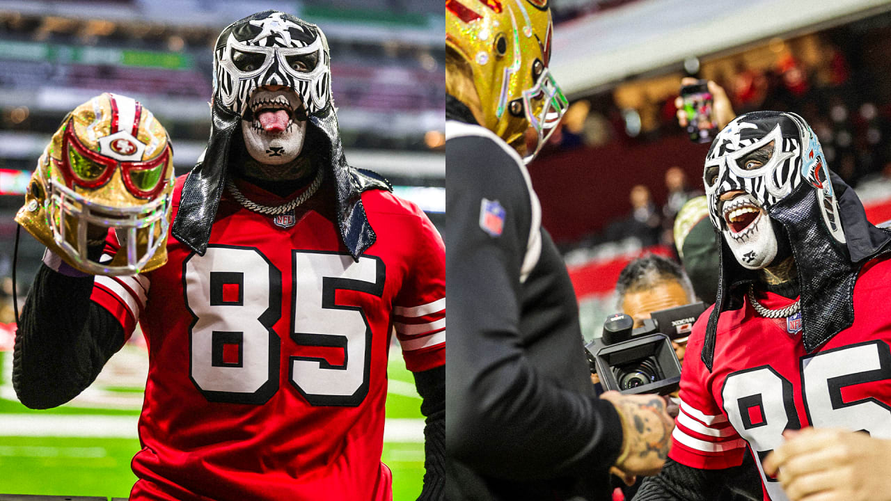 Penta El Zero Miedo Gives NFL Star George Kittle A Lucha Mask