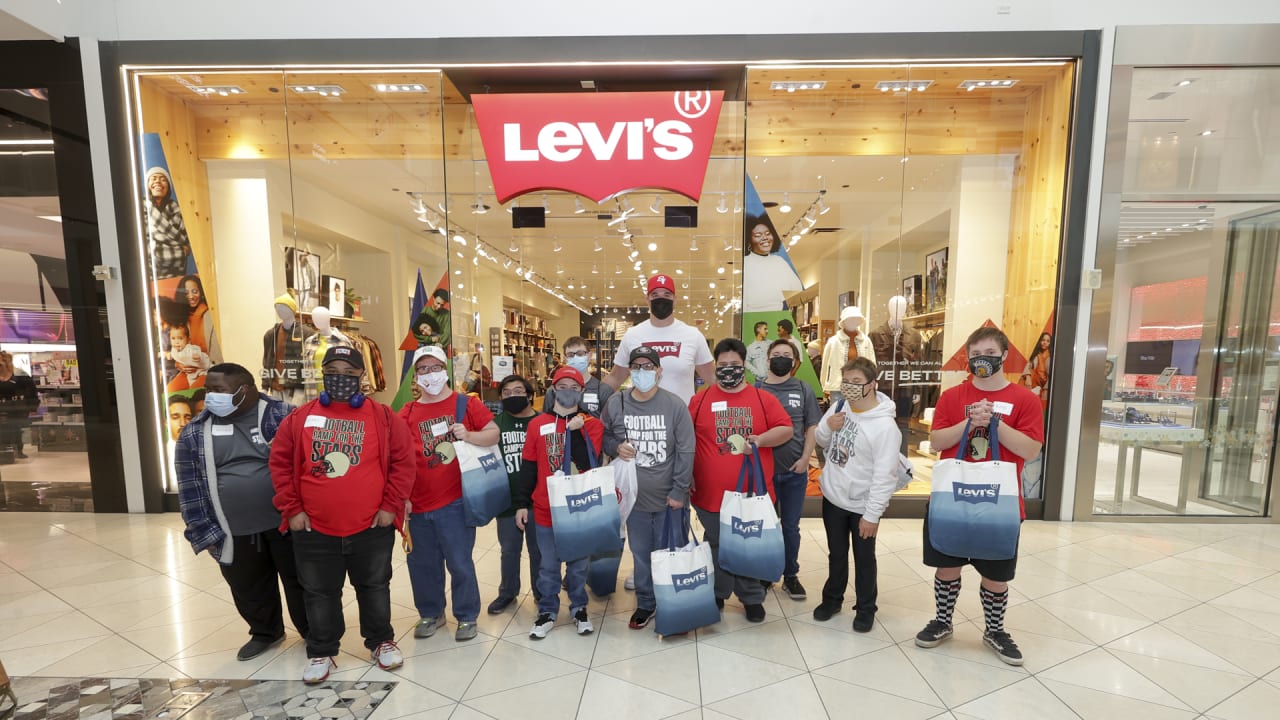 Levi's® and Mike McGlinchey Host Shop with a Player Event