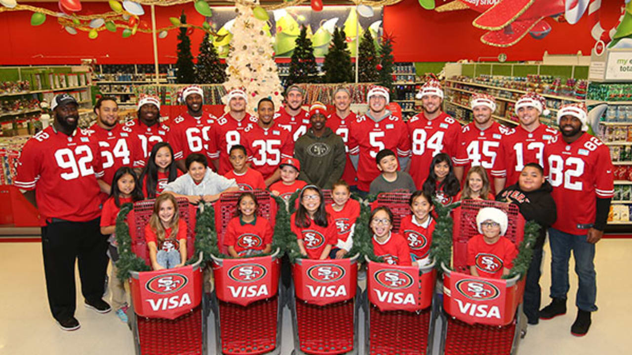 49ers Shop with Youth at Visa Holiday Event