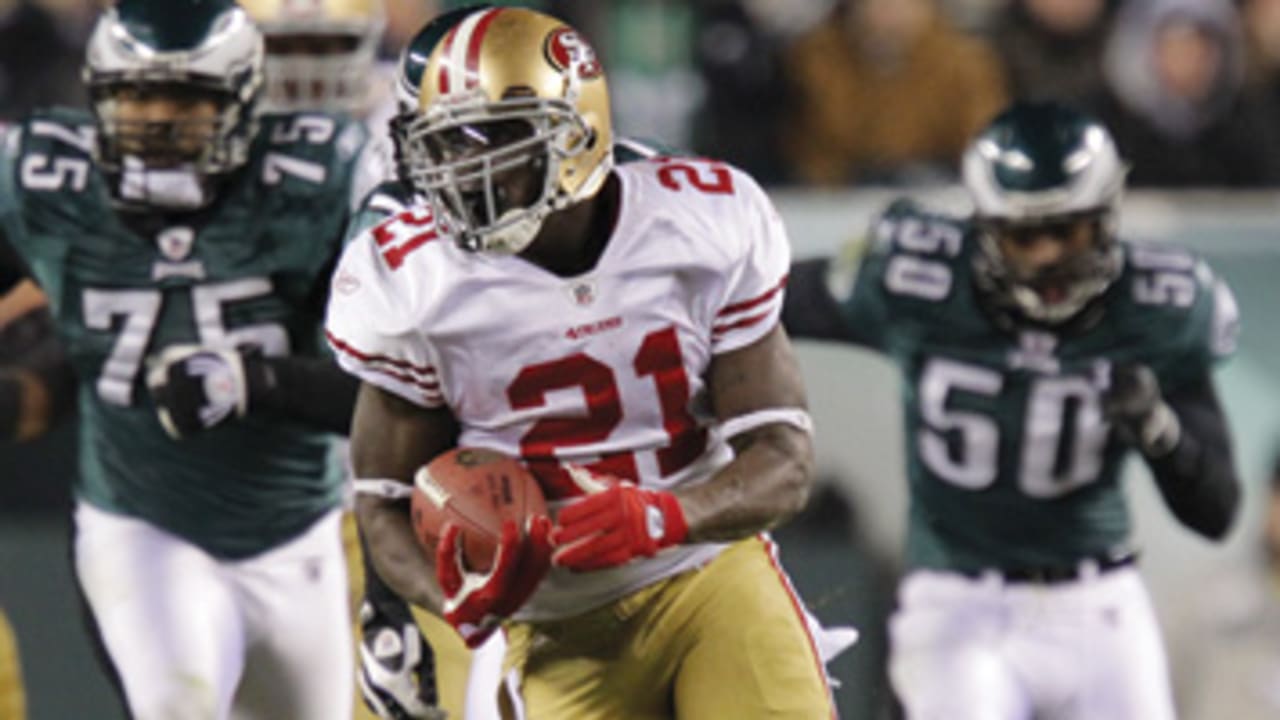 Leonard Weaver of the Philadelphia Eagles runs with a catch against