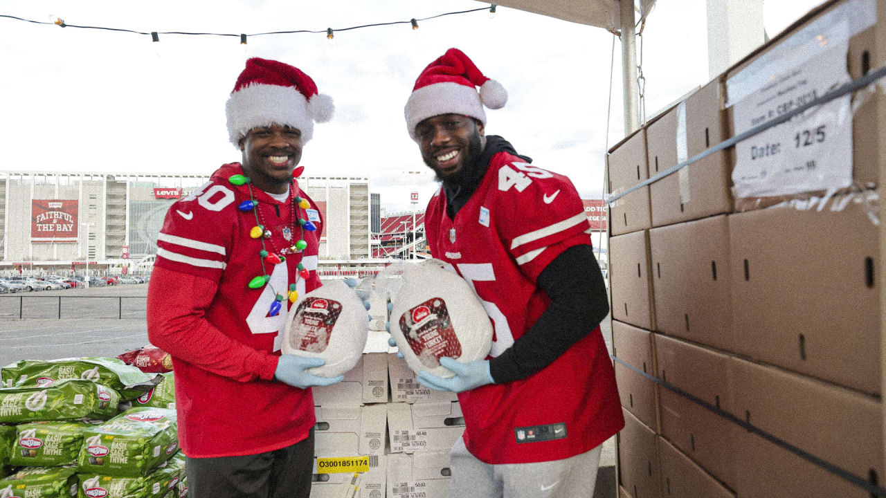 49ers and Youth Shop their Way to a Happier Holiday