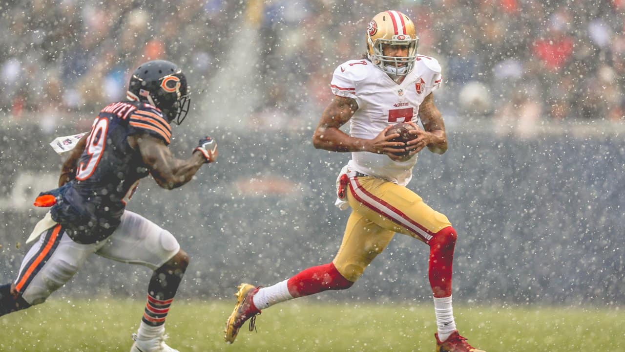 Colin Kaepernick Scrambles for 14 yards in Snow