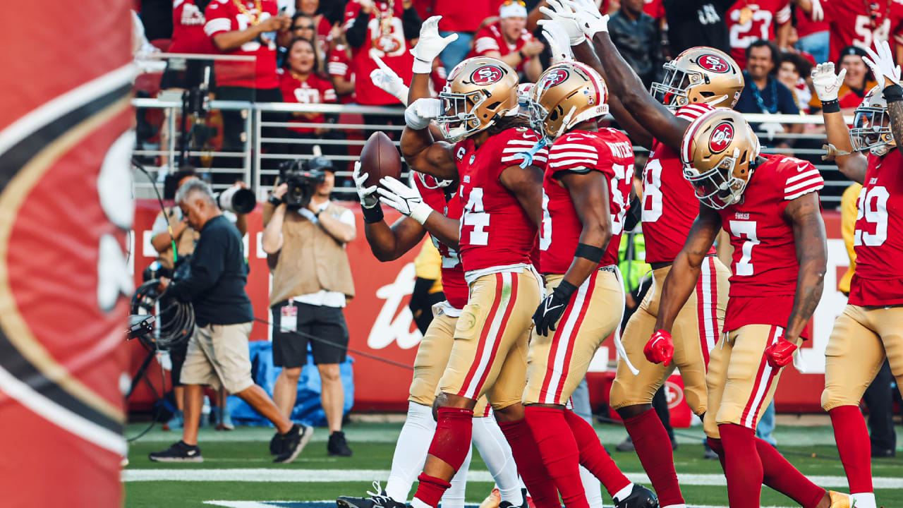 49ers' Fred Warner Forces Fumble Against Tampa Bay