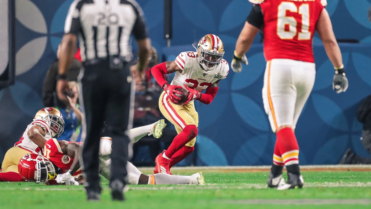 San Francisco 49ers players, including Tarvarius Moore (33), warm up during  practice, Thursday, Jan. 30, 2020, in Coral Gables, Fla., for the NFL Super  Bowl 54 football game. (AP Photo/Wilfredo Lee Stock Photo - Alamy