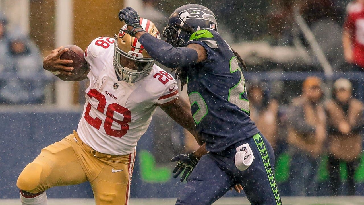 49ers running back Carlos Hyde (28) in the first half during NFL action  between the San Francisco 49ers and the New York Giants at Met Life Stadium  in East Rutherford, New Jersey.